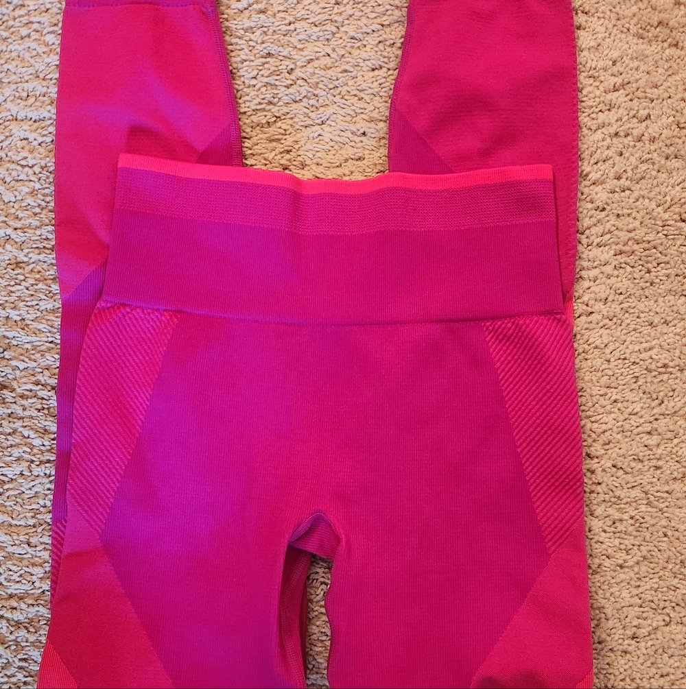 PINK Victoria's Secret Vibrant Fuchsia Leggings Sz. Small